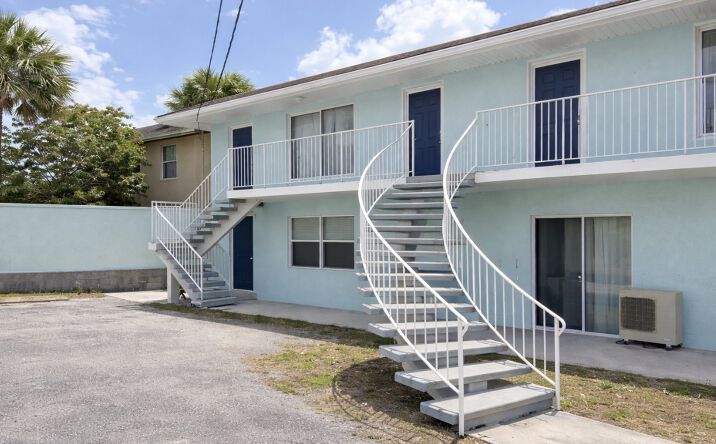 Pictures of Multifamily property located at university Avenue, Daytona Beach, FL 32118 for sales - image #1