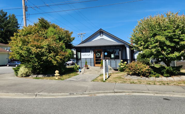 Pictures of Office, Retail property located at 301 E Rio Vista Ave, Burlington, WA 98233 for sales - image #1