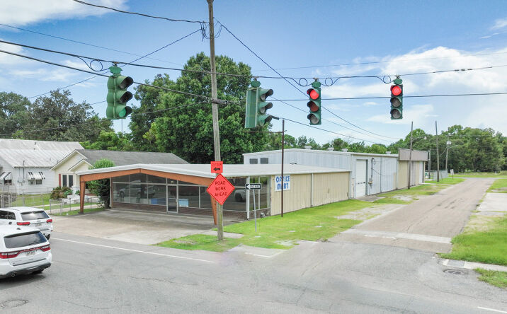 Pictures of Industrial property located at 729 W St Peter St, New Iberia, LA 70560 for sales - image #1
