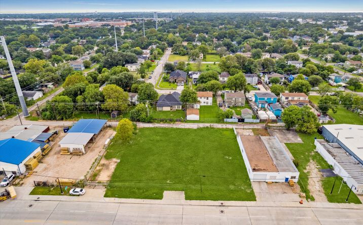 Pictures of Land, Multifamily, Retail, Self Storage, Special Purpose property located at 1302 Texas Ave, Texas City, TX 77590 for sales - image #1