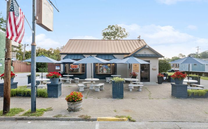 Pictures of Retail property located at 115 Main St, Augusta, KY 41002 for sales - image #1