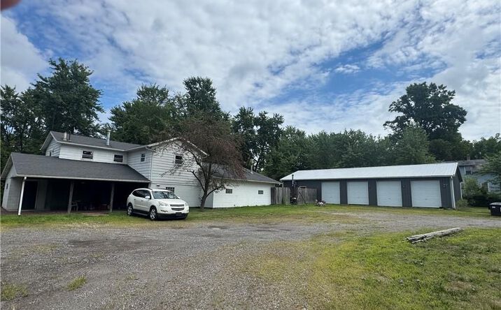 Pictures of Multifamily property located at 3043 Niles Rd SE, Warren, OH 44484 for sales - image #1