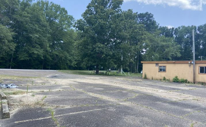 Pictures of Hospitality, Industrial, Land, Mixed Use, Senior Living property located at 2428 Queensburg Ave, Laurel, MS 39440 for sales - image #1