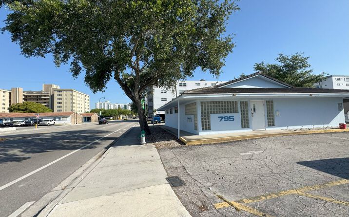 Pictures of Mixed Use, Multifamily, Office, Retail property located at 795 S Federal Hwy, Hollywood, FL 33020 for sales - image #1
