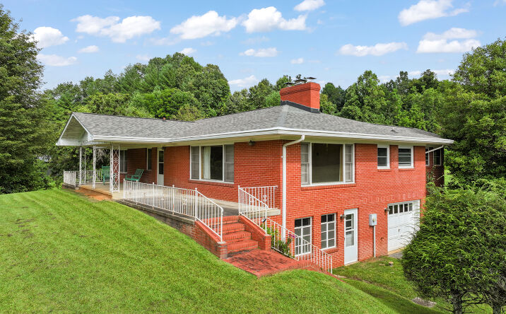 Pictures of Office, Retail property located at 5 Noland Downs Rd, Waynesville, NC 28785 for sales - image #1