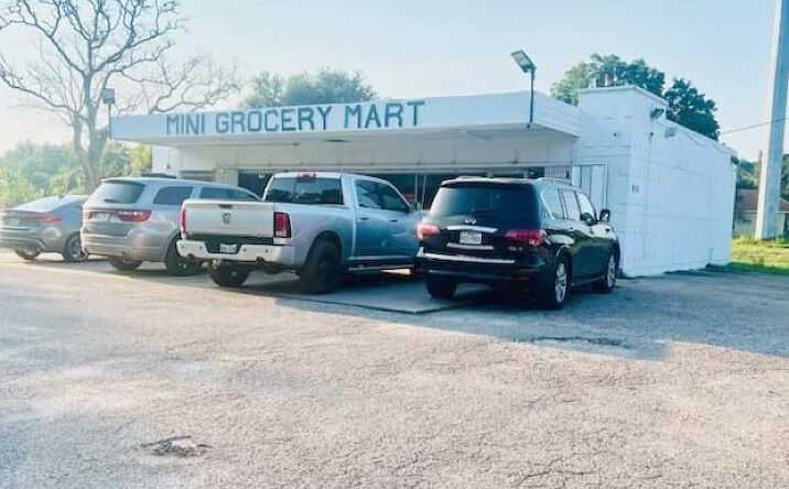 Pictures of Retail, Land property located at 810 Westward Ave, La Marque, TX 77568 for sales - image #1