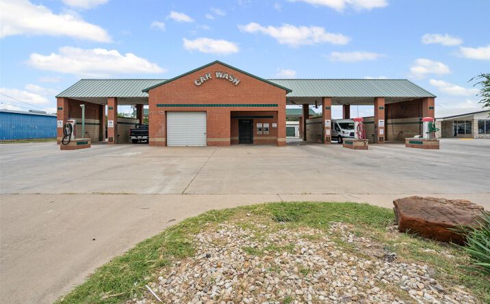 Pictures of Retail, Business for Sale property located at 1433 N Plaza Dr, Granbury, TX 76048 for sales - image #1