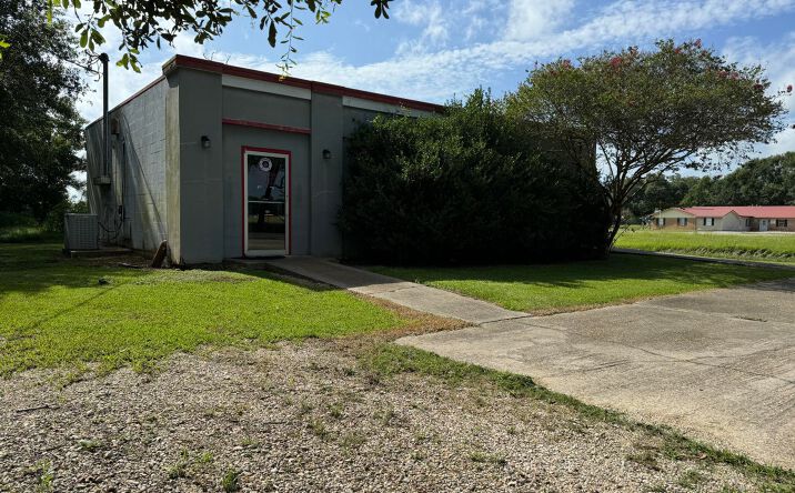 Pictures of Office, Industrial property located at 1004 Coulee Kinney Dr, Abbeville, LA 70510 for sales - image #1