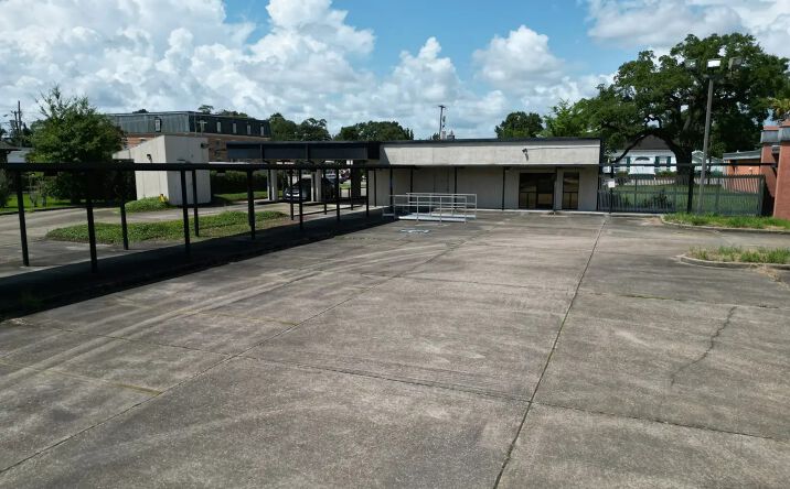 Pictures of Retail, Office, Land property located at 309 E St Peter St, New Iberia, LA 70560 for sales - image #1