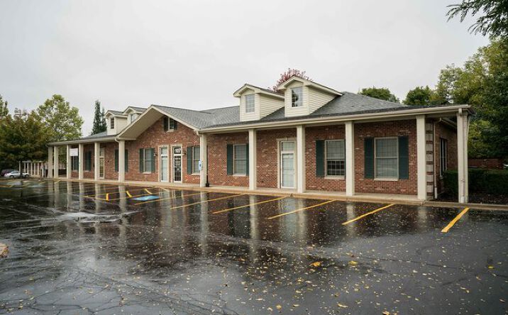 image of property at 107 W LAKE ST Bloomingdale IL 60108-1027