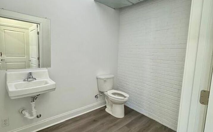 Pictures of Retail, Office property located at 801 W University Ave, Lafayette, LA 70506 for sales - image #1