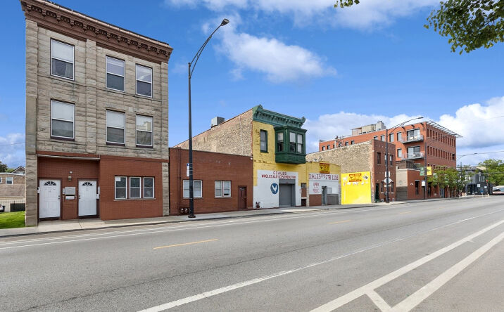 Pictures of Multifamily, Retail, Mixed Use property located at 2135 W Armitage Avenue, Chicago, IL 60647 for sales - image #1