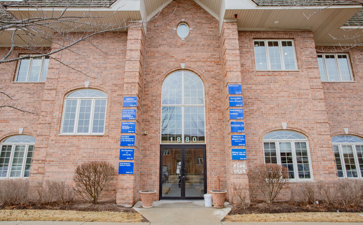 Pictures of Multifamily, Office property located at 1880 W Winchester Road 204, Libertyville, IL 60048 for sales - image #1