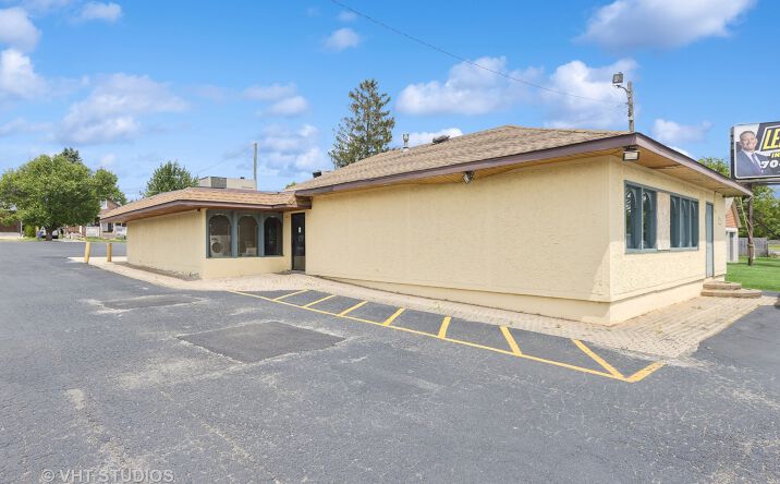 Pictures of Retail property located at 835 S River Street, Aurora, IL 60506 for sales - image #1