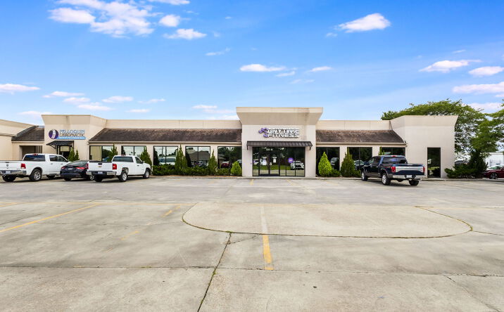 Pictures of Retail property located at 103 Park W Dr, Scott, LA 70583 for sales - image #1