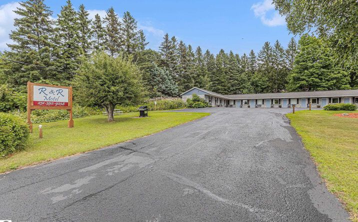 Pictures of Hospitality property located at 519 Lake Street, Frankfort, MI 49635 for sales - image #1