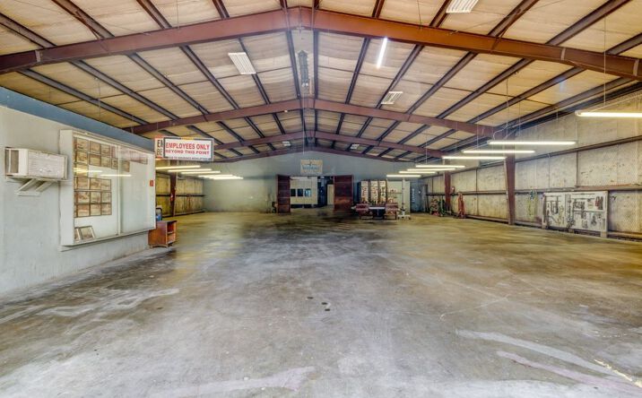 Pictures of Industrial property located at 805 Elm Street, Bastrop, LA 71220 for sales - image #1