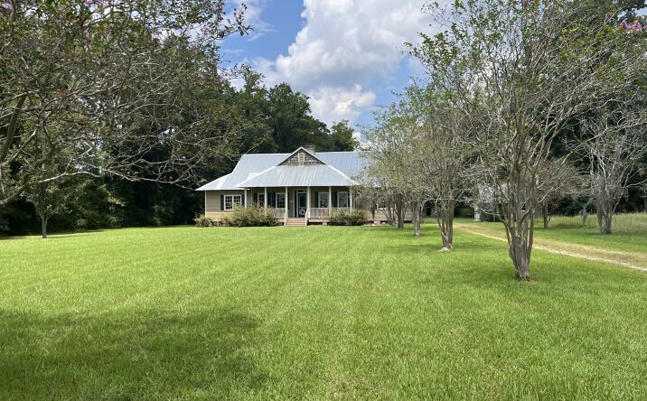 Pictures of Office, Retail property located at 1862 Hwy 22, Madisonville, LA 70447 for sales - image #1