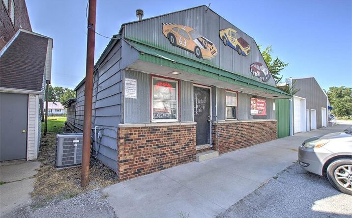Pictures of Business for Sale, Hospitality, Retail property located at 225 n front st, macon, IL 62544 for sales - image #1
