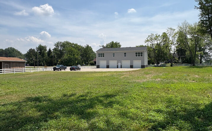 Pictures of Office property located at 1627 Krumroy Rd, Akron, OH 44306 for sales - image #1