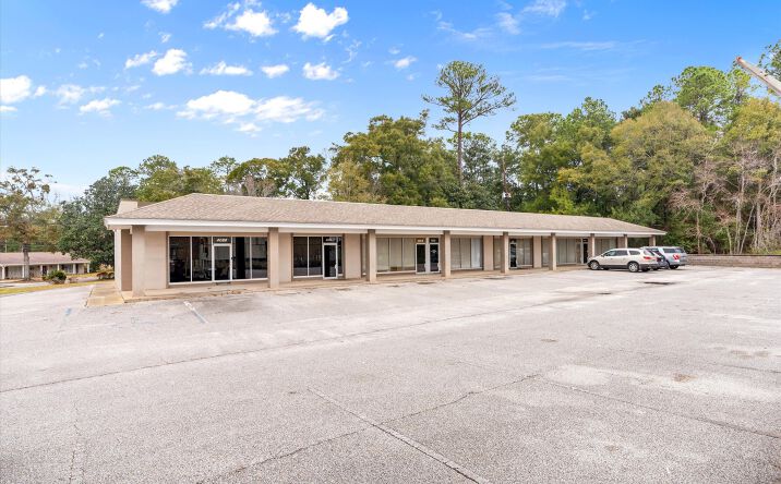 Pictures of Office property located at 4080-4088 Government Boulevard, Mobile, AL 36693 for sales - image #1