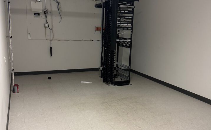 Pictures of Office property located at 2985 S Ridge Rd, Ashwaubenon, WI 54304 for sales - image #1