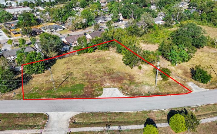 Pictures of Land property located at 5441 Simsbrook Dr, Houston, TX 77045 for sales - image #1