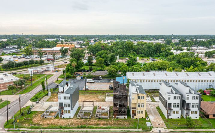 Pictures of Land, Multifamily property located at 302 W Hamilton St, Houston, TX 77076 for sales - image #1