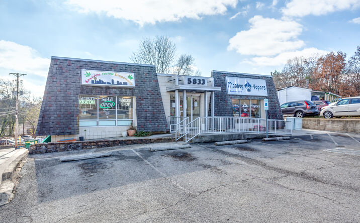 Pictures of Office, Retail property located at 5833 Clinton Hwy, Knoxville, TN 37912 for sales - image #1
