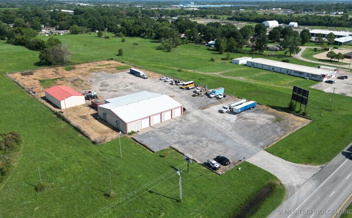 Pictures of Retail property located at 2700 S 32nd Street, Muskogee, OK 74401 for sales - image #1