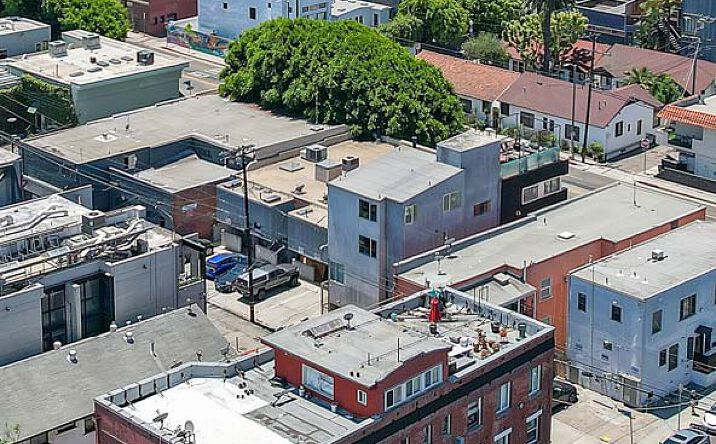 Pictures of Multifamily property located at 120 Westminster Ave, Los Angeles, CA 90291 for sales - image #1