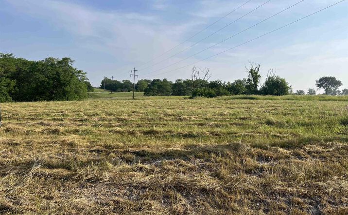 Pictures of Land property located at LOT 11 Pin Oaks Ln, Mount Pleasant, IA 52641 for sales - image #1
