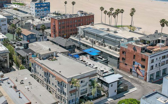 Pictures of Multifamily property located at 20 Brooks Ave, Los Angeles, CA 90291 for sales - image #1