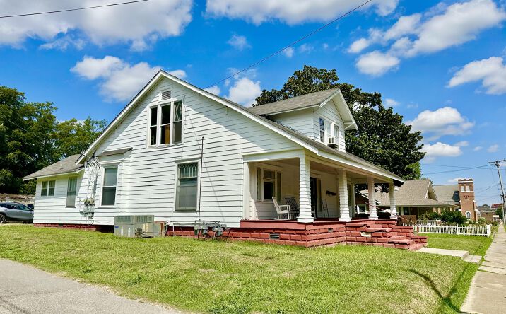 Pictures of Multifamily property located at 518 S College Street, Trenton, TN 38382 for sales - image #1