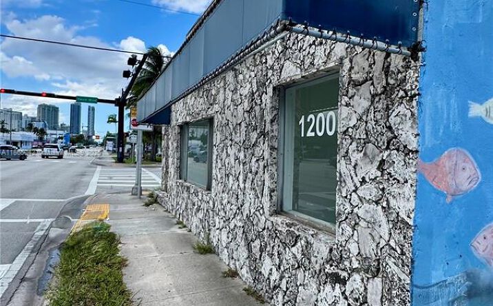 Pictures of Retail property located at 1200 S Federal Hwy, Fort Lauderdale, FL 33316 for sales - image #1