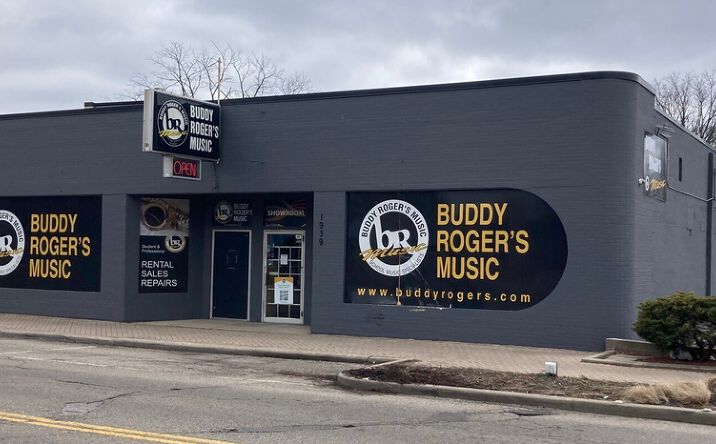 Pictures of Retail property located at 1939 W Galbraith Rd, Cincinnati, OH 45239 for sales - image #1