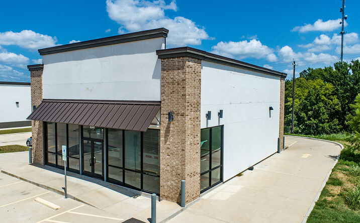 Pictures of Retail property located at 2241 E Austin St, Giddings, TX 78942 for sales - image #1
