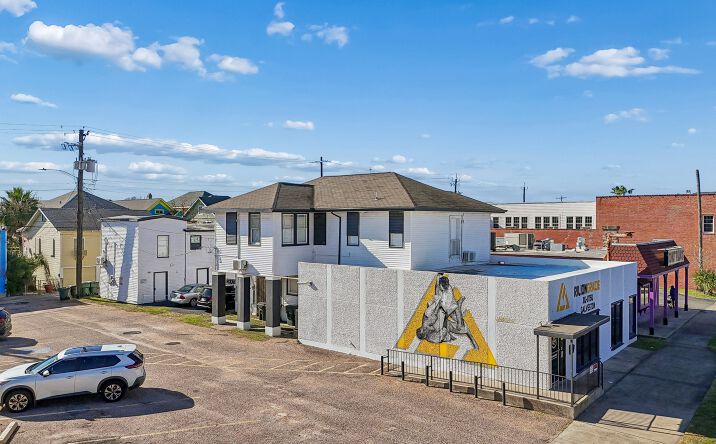 Pictures of Mixed Use, Multifamily property located at 2115 Broadway, Galveston, TX 77550 for sales - image #1