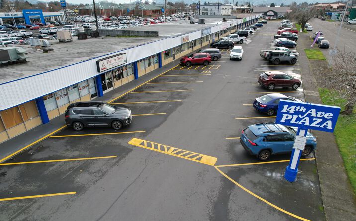 Pictures of Retail property located at 1008 14th Ave, Longview, WA 98632 for sales - image #1