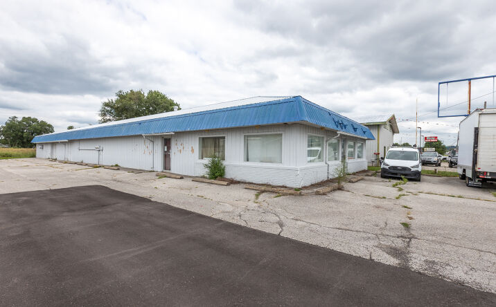 Pictures of Retail property located at 930 Morton Ave, Martinsville, IN 46151 for sales - image #1