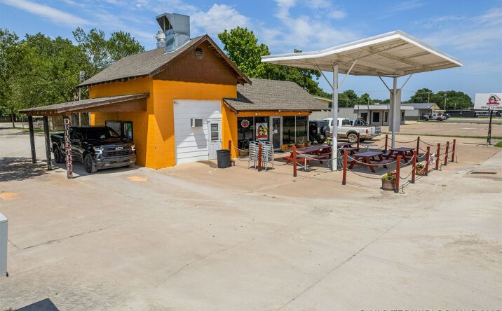 Pictures of Mixed Use property located at 1028 W Main, Ada, OK 74820 for sales - image #1