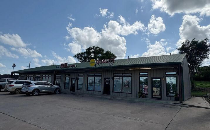 Pictures of Retail property located at 507 S Woody Guthrie St, Okemah, OK 74859 for sales - image #1