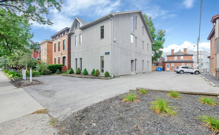 Pictures of Office property located at 995 S High St, Columbus, OH 43206 for sales - image #1