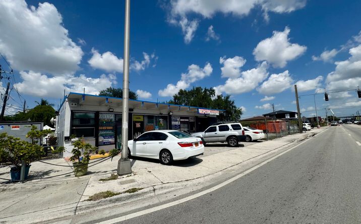 Pictures of Retail property located at 3400 NW 32nd Ave, Miami, FL 33142 for sales - image #1