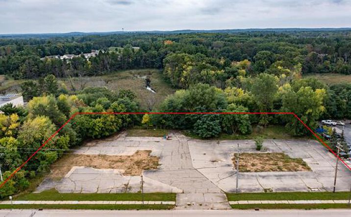 Pictures of Land property located at 1015 W Fulton St, Waupaca, WI 54981 for sales - image #1