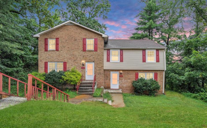 Pictures of Multifamily property located at 1702 Elbert Drive, Roanoke, VA 24018 for sales - image #1