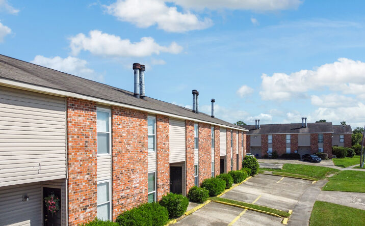 Pictures of Multifamily property located at 1701 Ryder Dr, 1835 Southpointe Dr, Baton Rouge, LA 70808 for sales - image #1
