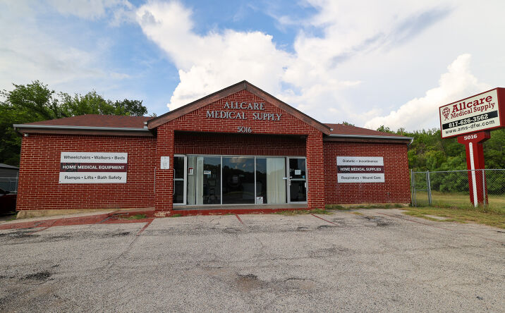 Pictures of Business for Sale, Office, Retail property located at 5016 Jacksboro Hwy, Fort Worth, TX 76114 for sales - image #1