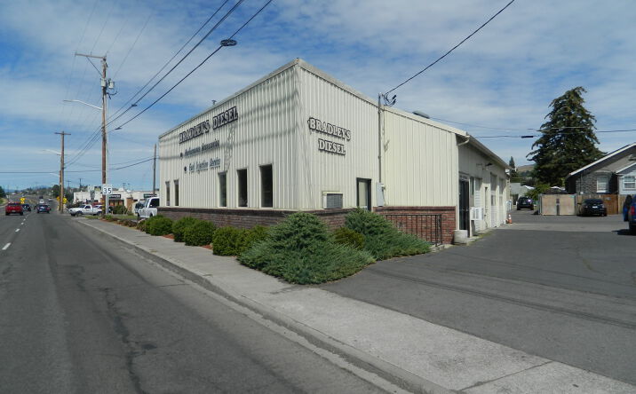 Pictures of Retail, Business for Sale property located at 2013 S. 6th St., Klamath Falls, OR 97601 for sales - image #1