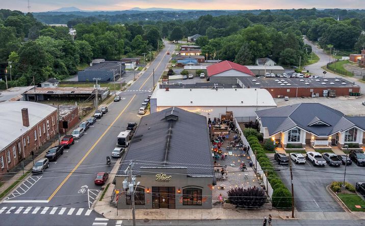 Pictures of Retail property located at 12 N Ashe Avenue, Newton, NC 28658 for sales - image #1
